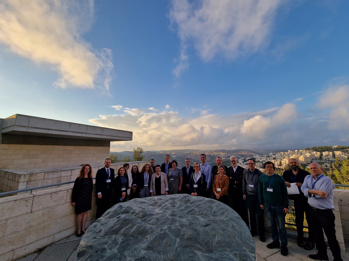 Bericht Yad Vashem, Gruppenbild der Delegation in Jerusalem