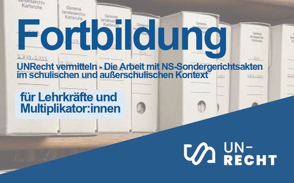 In blauer Schrift die Worte: Fortbildung. UnRecht vermitteln – Die Arbeit mit NS-Sondergerichtsakten im schulischen und außerschulischen Kontext. Für Lehrkräfte und Multiplikator:innen. Im Hintergrund Foto beschrifteter Archivboxen. Rechte untere Ecke in Blau; darauf in Weiß Logo des Projekts UnRecht.