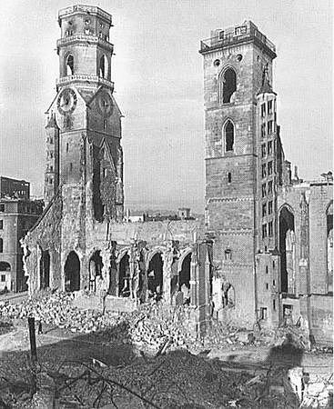 Foto der zerstörten Stuttgarter Stiftskirche