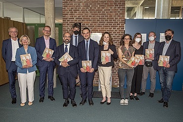 Gruppenbild zur Buchvorstellung Starke Frauen