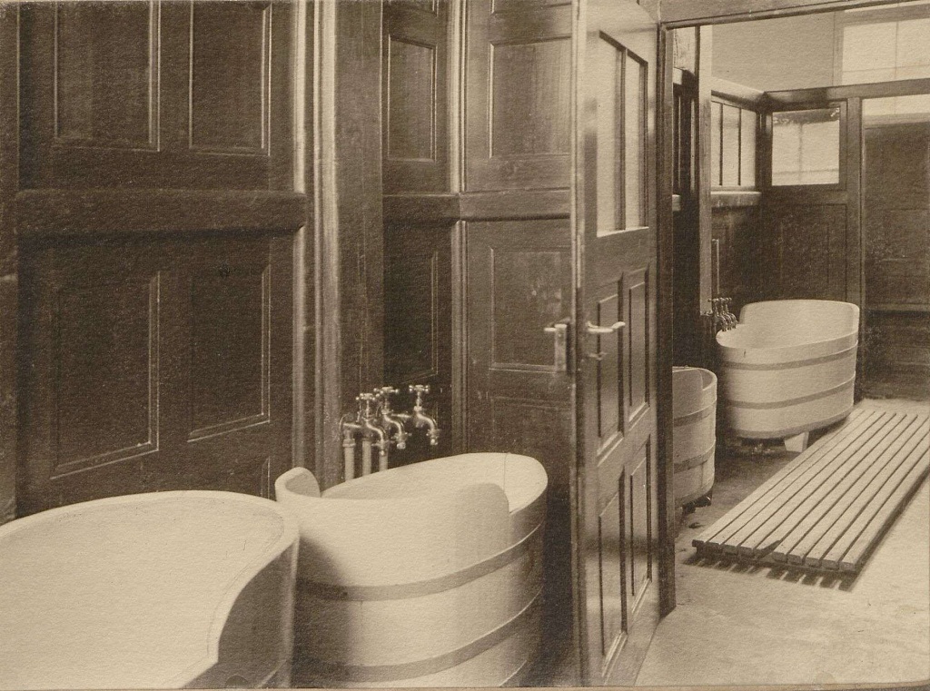 Waschraum im Kindersolbad Dürrheim etwa 1910