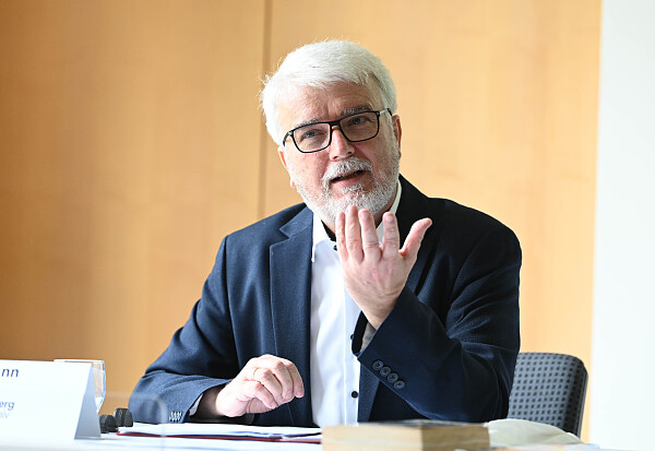 Dokumentationsstelle (Rechts-)Extremismus: Prof. Dr. Wolfgang Zimmermann, Leiter des Generallandesarchivs Karlsruhe