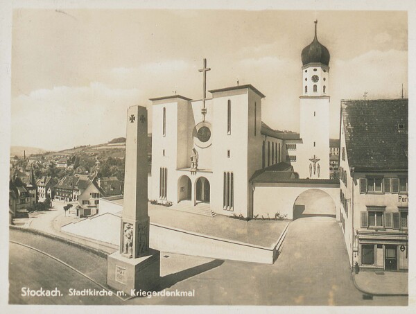 Stadtkirche mit Kriegerdenkmal in Stockach. GlA Karlsruhe F-S Postkarten_829