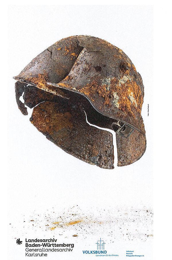Leitmotiv der Ausstellung zum Winterberg-Tunnel: Plakat mit Abbildung eines Helmes aus dem 1. Weltkrieg.