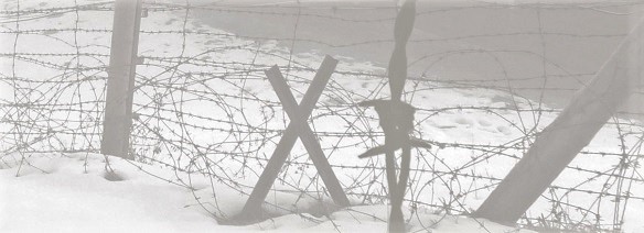 01_Index_Stacheldrahtzaun_Schnee_dunkler